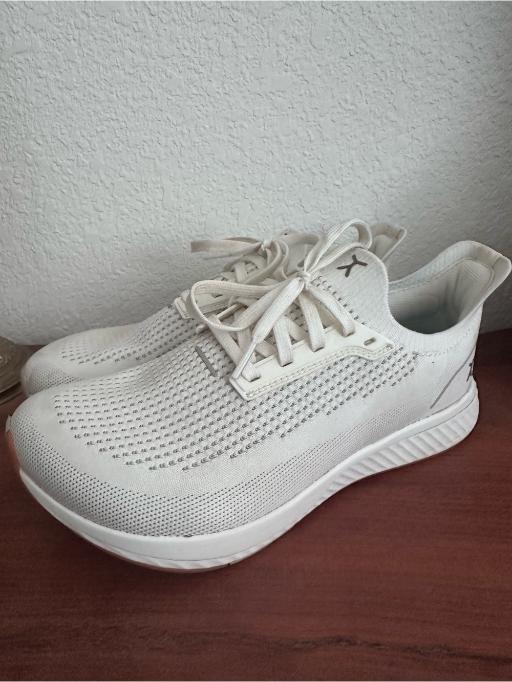 FLUX -adapt runner- White Knit Women's Athletic Sneakers